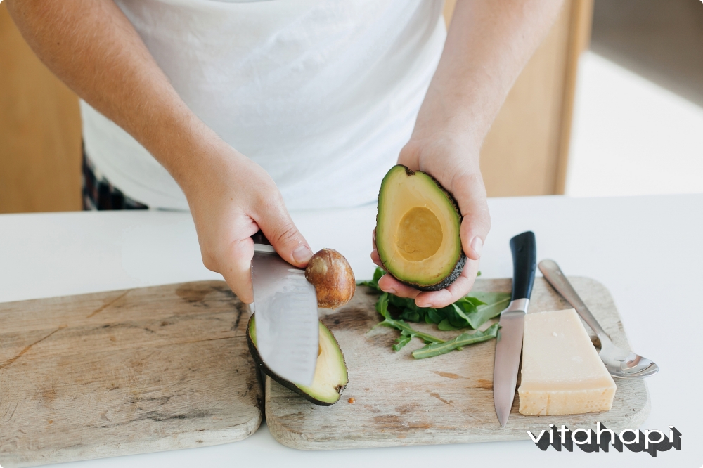 health person peeling perfectly ripe avocado for sandwich 2021 08 28 23 06 05 utc